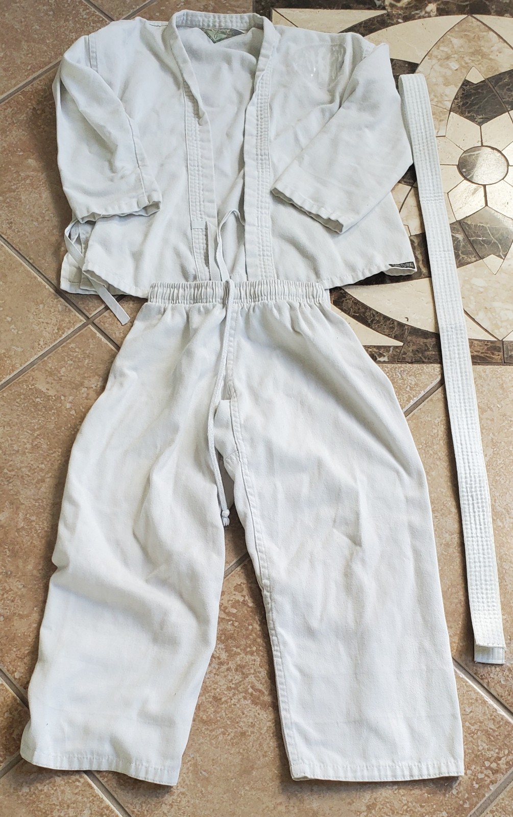Size 00 Kids White Martial Arts Gi 3 pieces top bottom belt