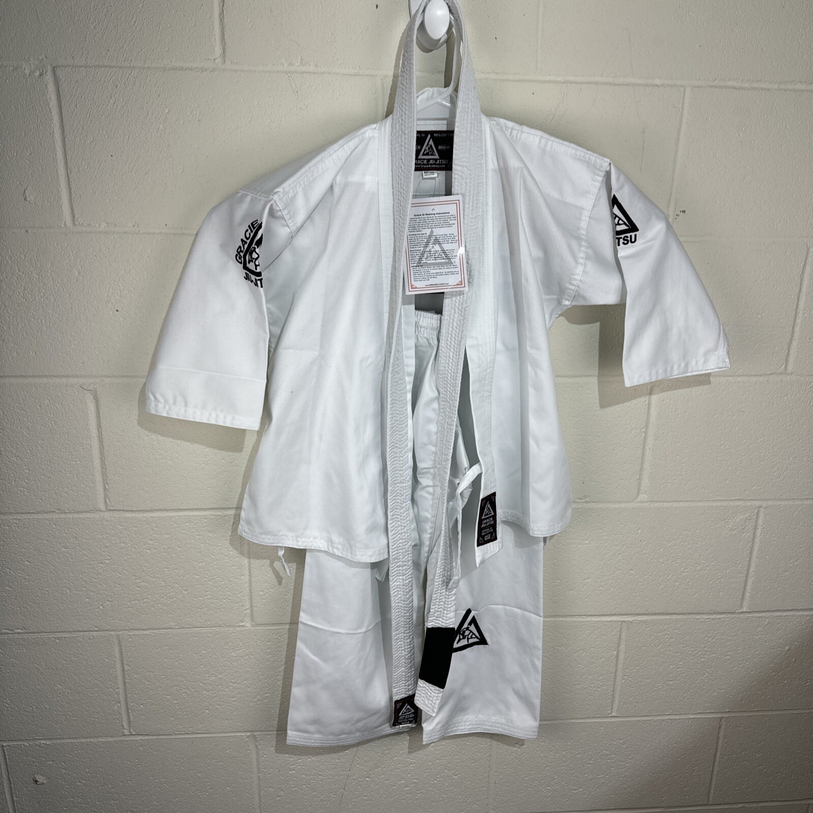 NWT Gracie Jiu-Jitsu Classic Gi Size 00/120 White BJJ MMA Kimono With Belt New