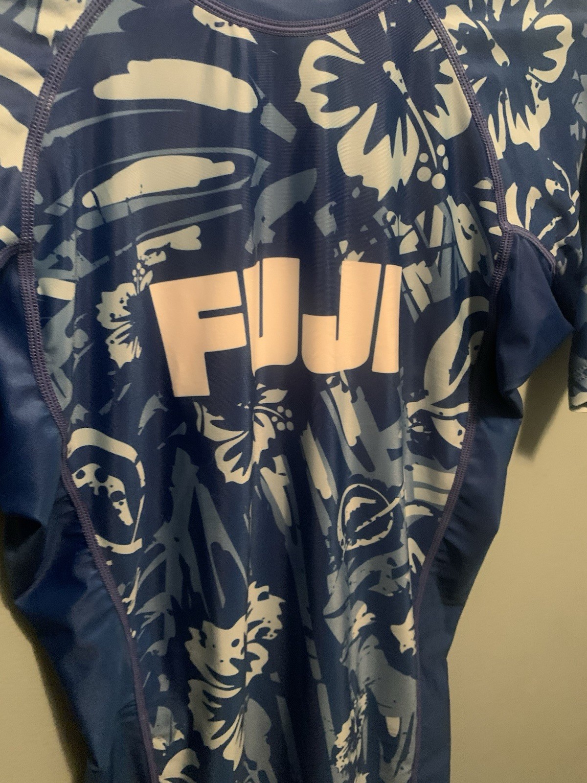 Fuji Rashguard Flex Lite Hawaii Floral Medium MMA BJJ JiuJitsu Judo Short Sleeve