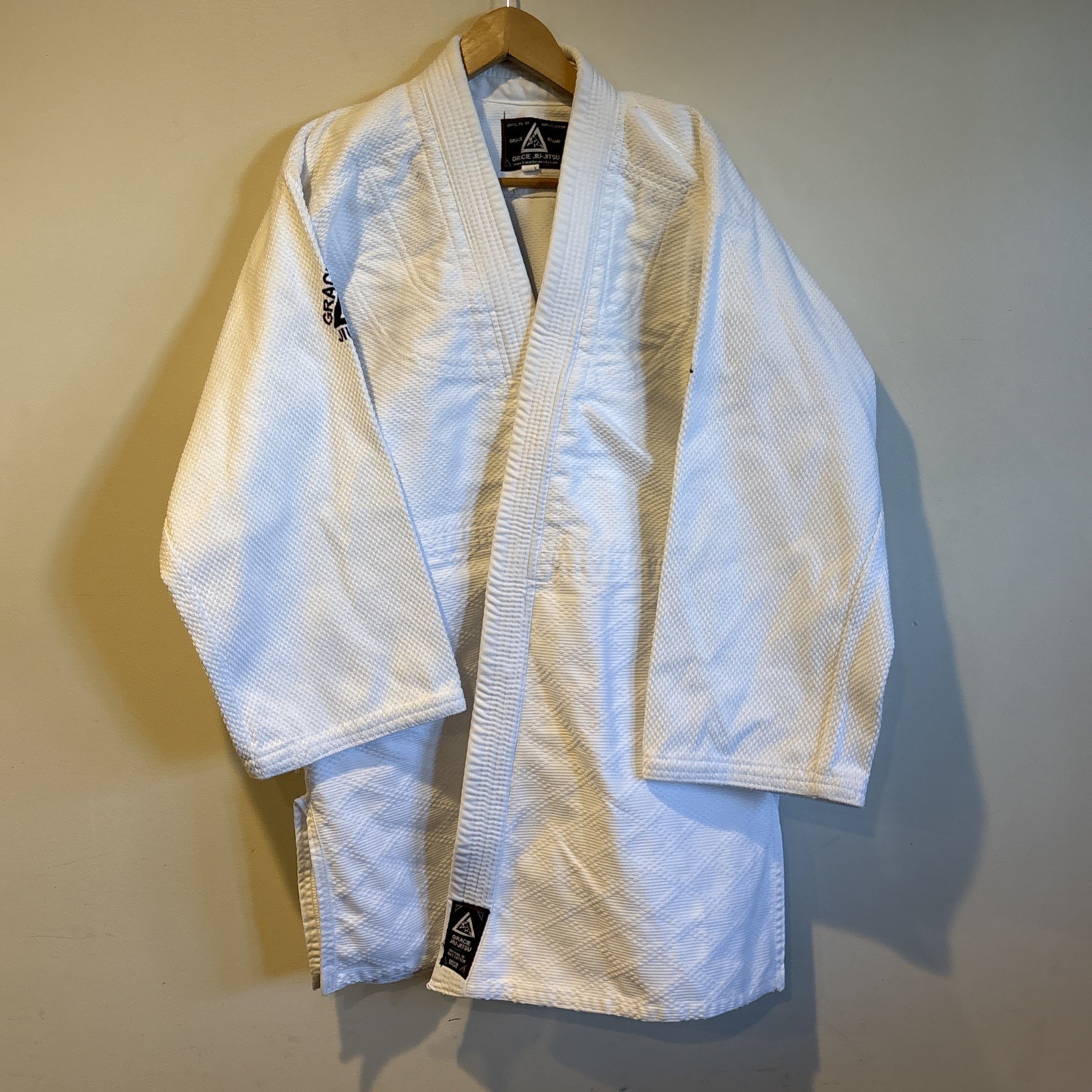 Gracie Jiu-Jitsu Official Gi 6/190 White Jacket 100% Cotton
