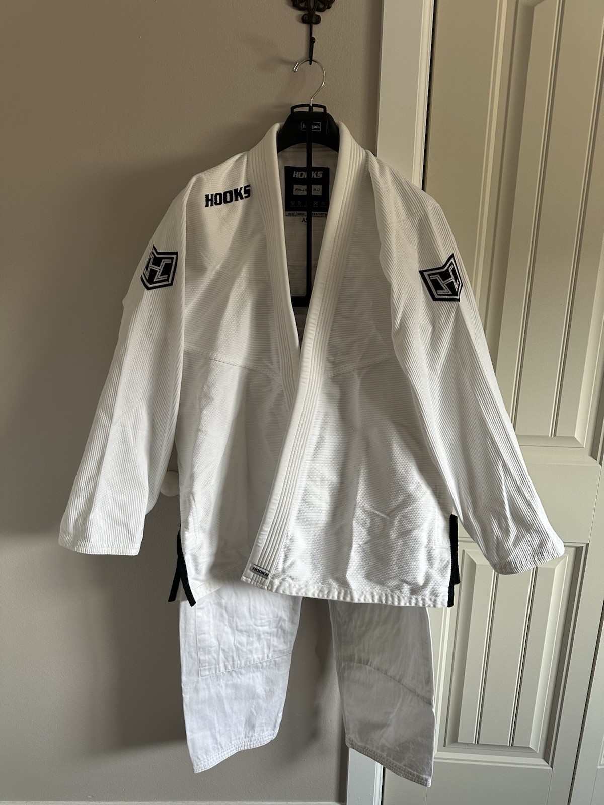 Men’s White W/Black Hooks Brand GI Size A5 Kimono Jacket & Pants Never Worn New