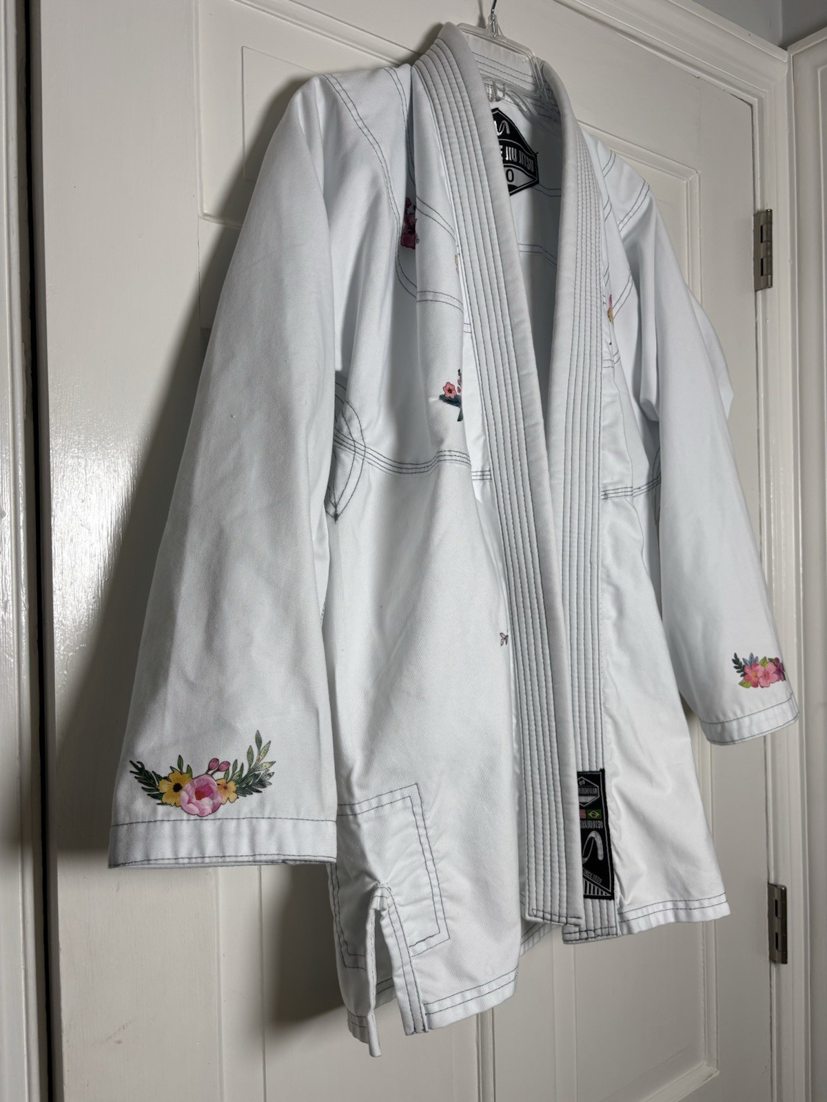 Ultimate Jiu-Jitsu Ultimate Fight Gear White w/Pink Flowers Jacket Size A0