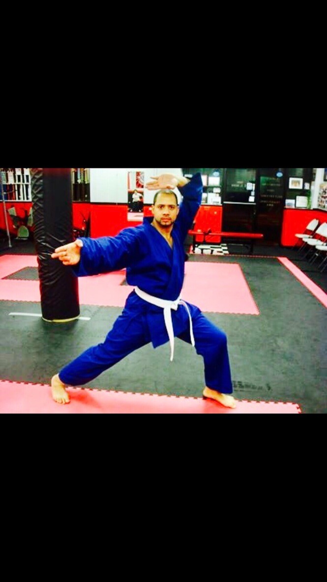 Best Quality Karate Gi’s with free Belt middle weight 8.5 oz (Plain No-Logo)