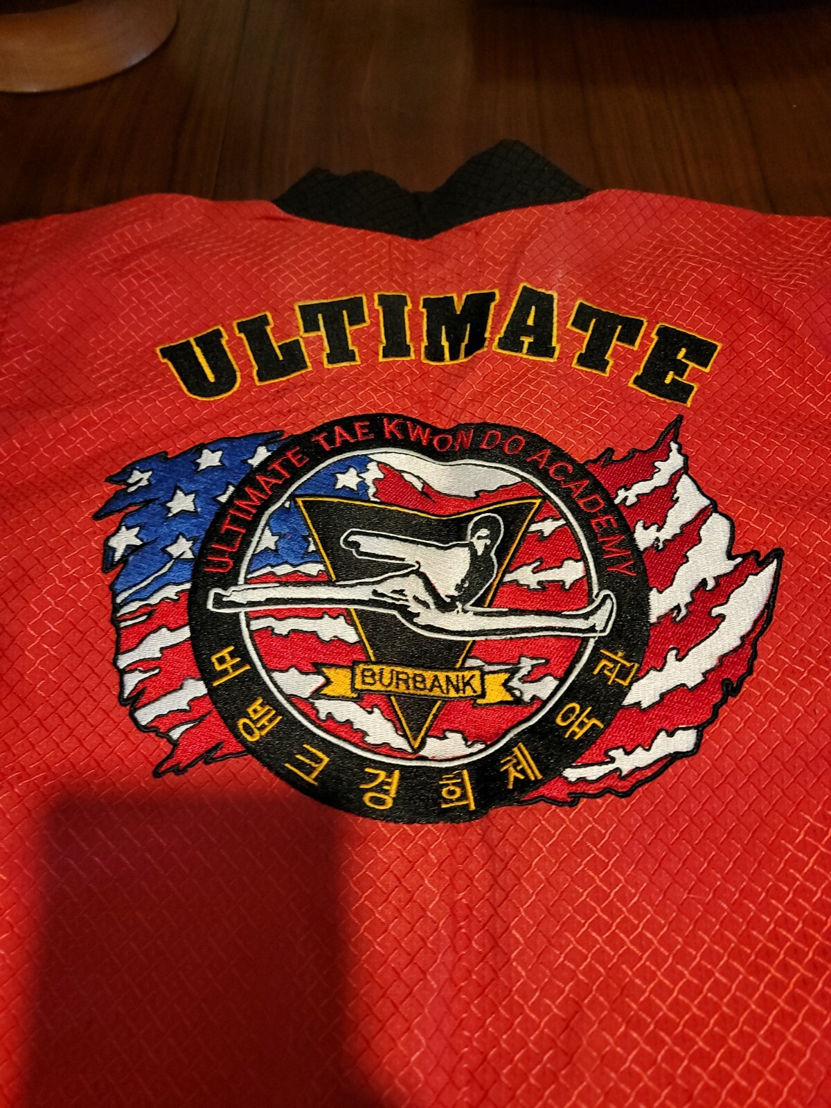 Vision Taekwondo Ultimate Blackbelt Club Red Uniform V Neck Top Size 00/130