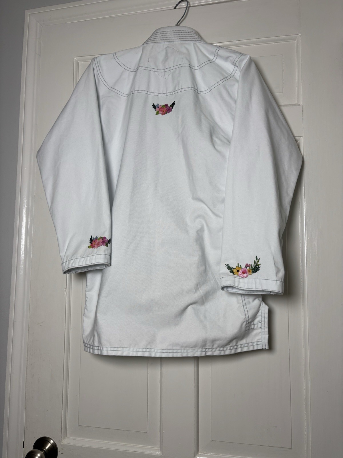 Ultimate Jiu-Jitsu Ultimate Fight Gear White w/Pink Flowers Jacket Size A0