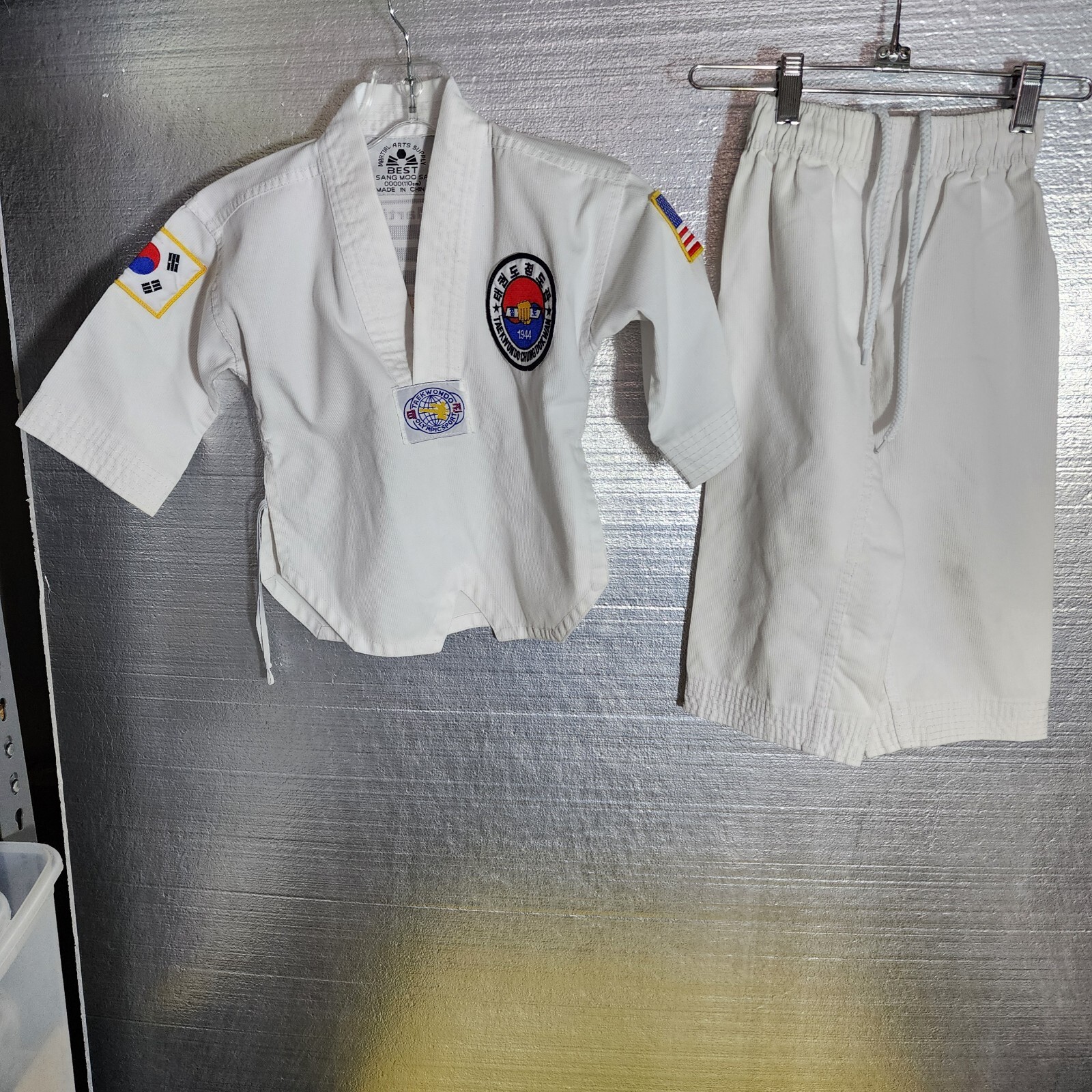 Taekwondo Best Sang Moo Jacket and pants White Size 4T-5T (110 cm) Preowned.