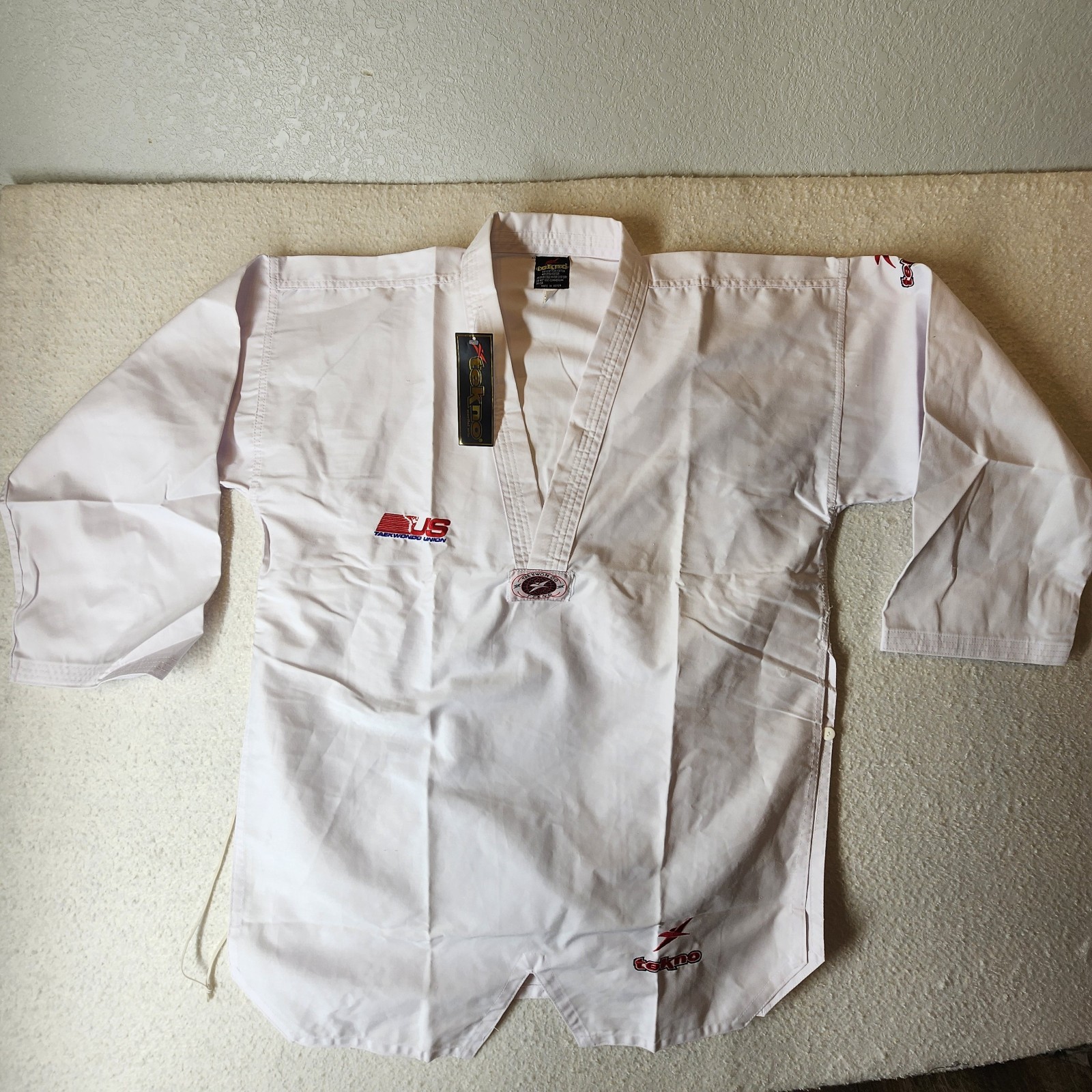 Tekno Martial Arts Student V-Neck Taekwondo Jacket Unisex Size 200/6 New w/Tags