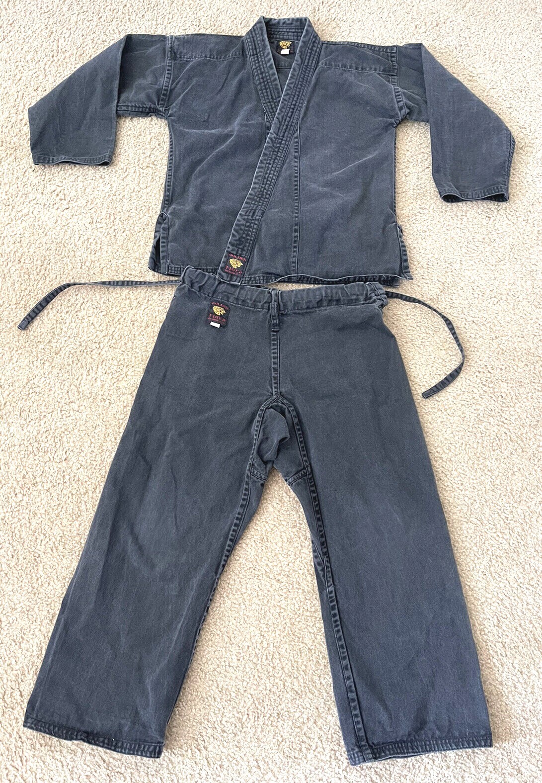 GOLDEN TIGER Ken’s Trading Co Inc Martial Arts Black Karate Uniform Size 0/140